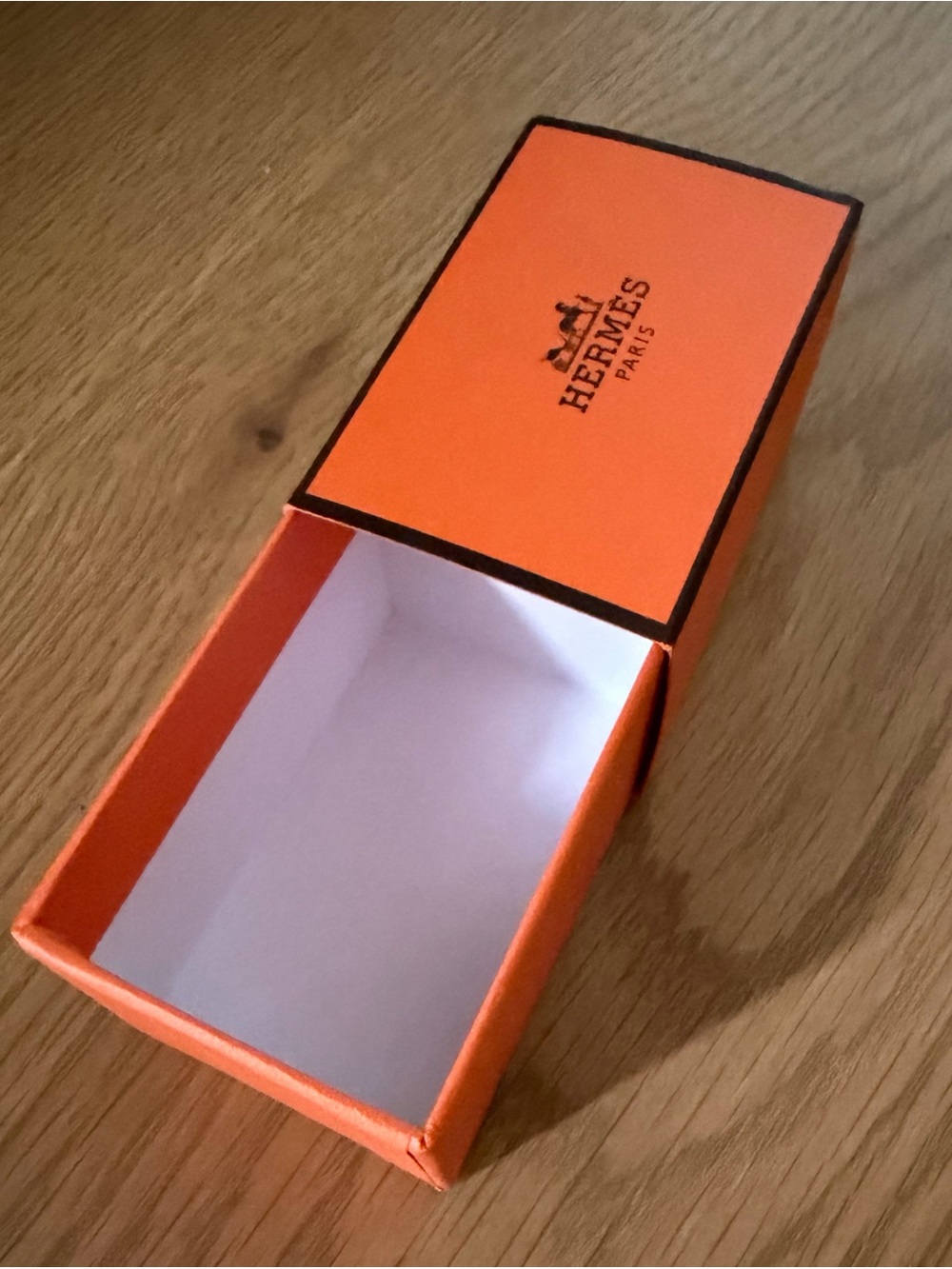 Hermès Box with Logo - Picture 3 of 5